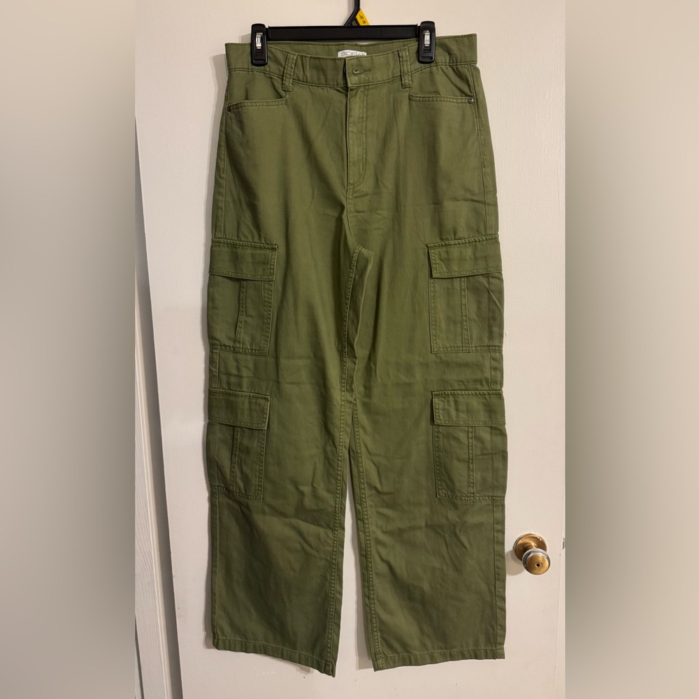 Women's Relaxed Straight Super High Rise Cargo Pants size 8